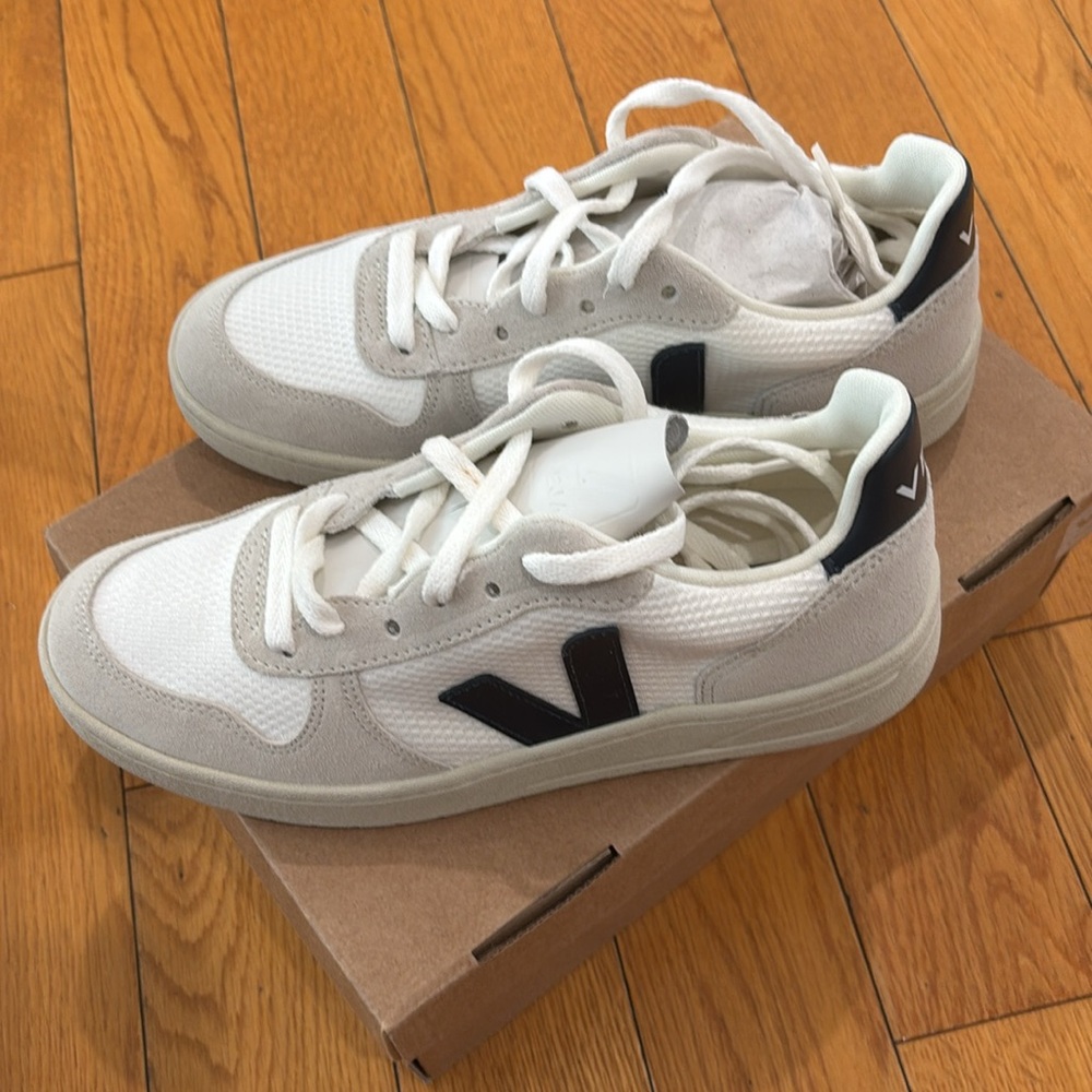Veja V-10 Sneaker in White & Nautico, Size: EU 38 Women’s size 7 - Picture 9 of 13